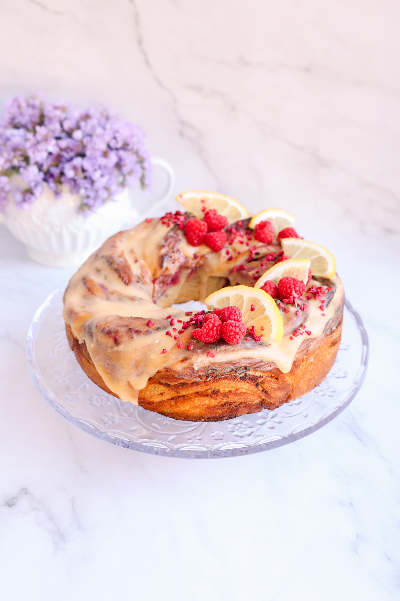 Sidruni-vaarika-martipani kringel